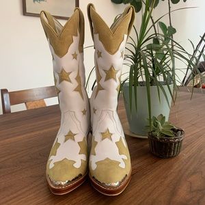 Wandering coyote cowgirl boots